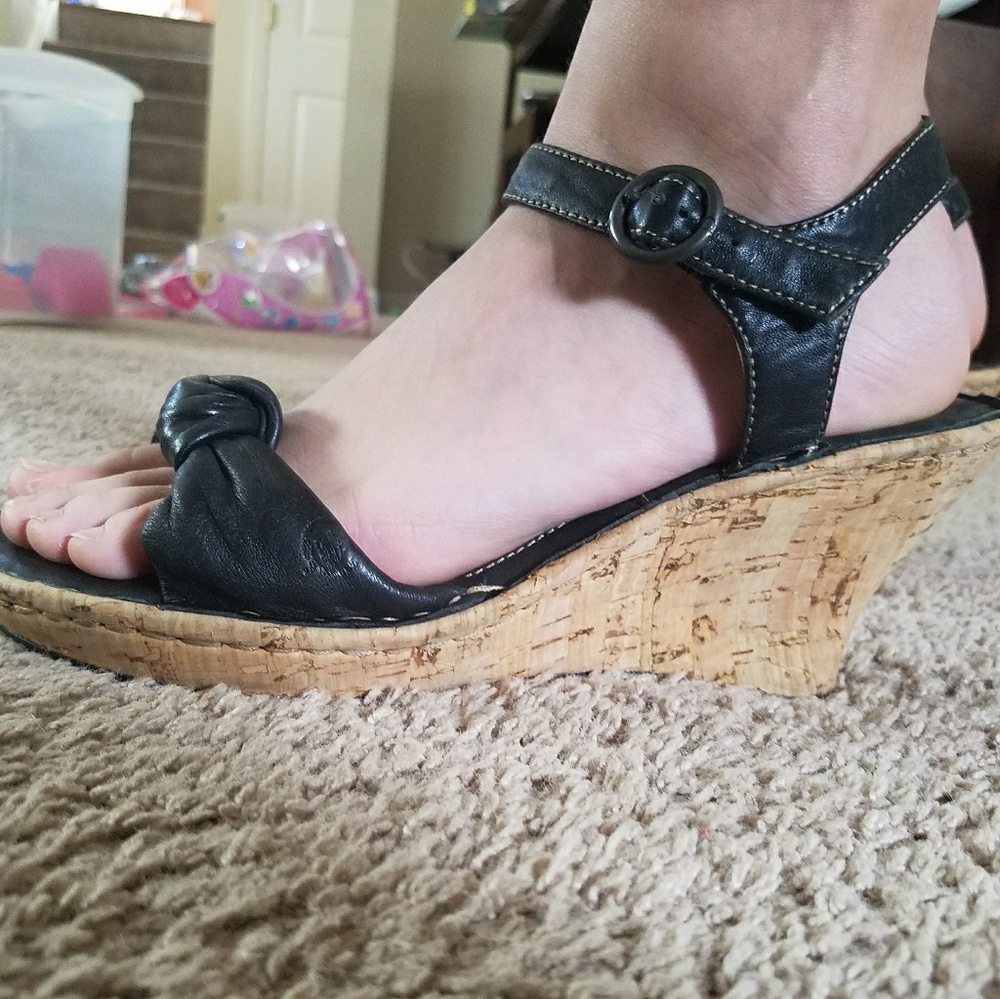 Born women sandals